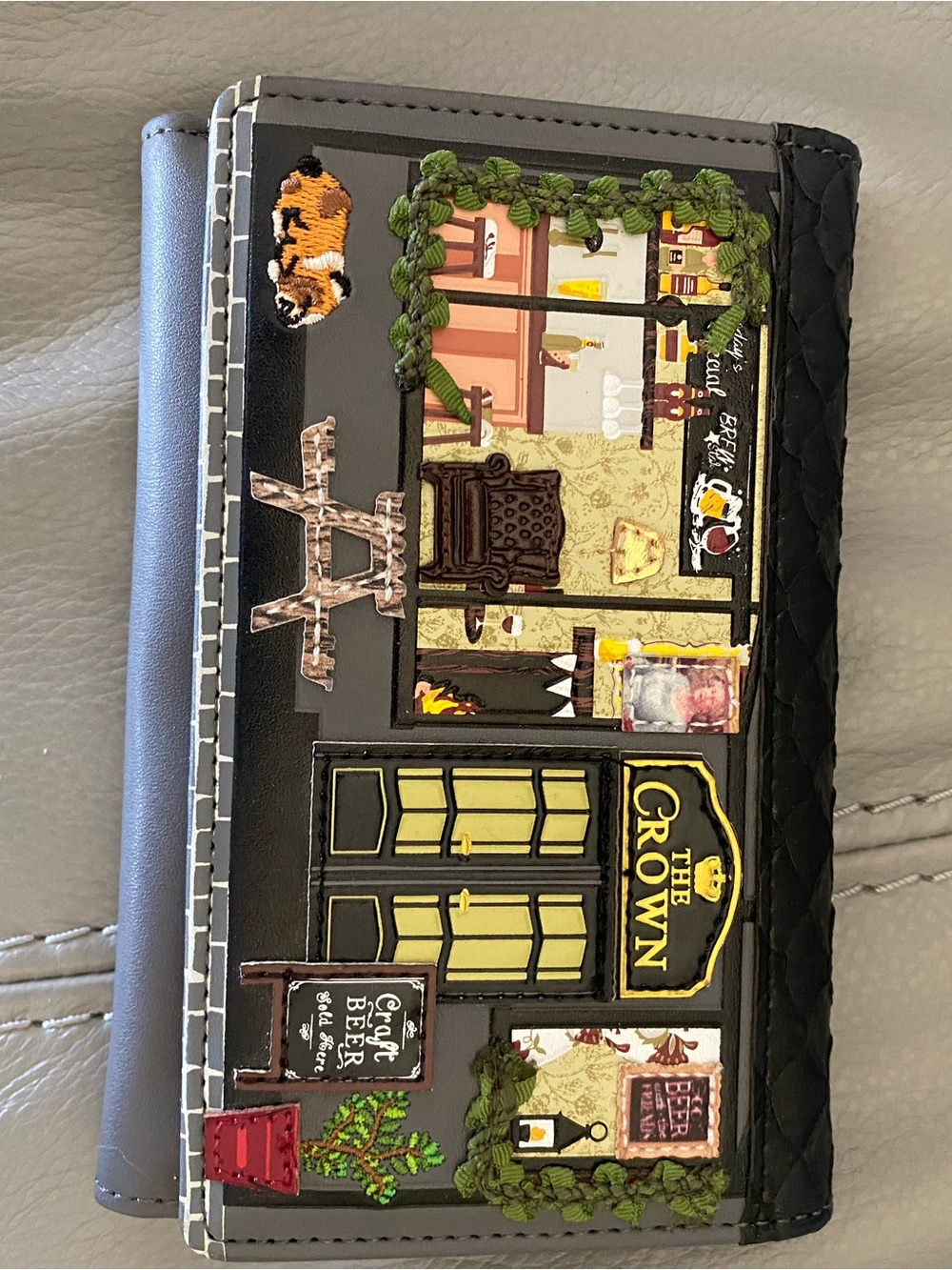 Discontinued Vendula The Crown Pub Appliqué Wallet